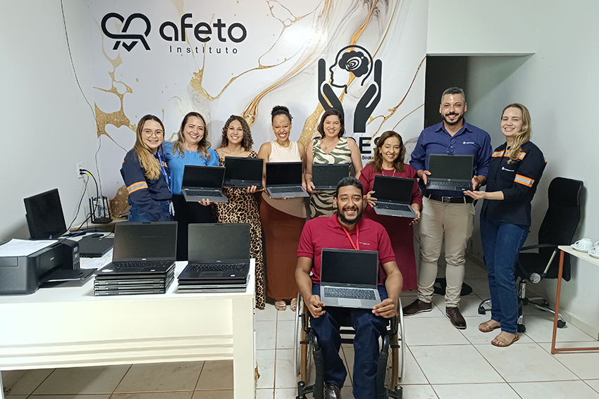 Inclusão digital: Anglo American doa notebooks para Instituto Afeto