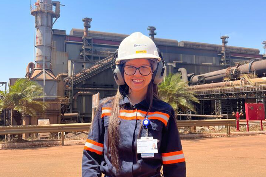 Anglo American abre vagas de estágio para operações e escritório no Brasil. Na imagem, Gabriely Araujo, estagiária de Produção em Barro Alto.