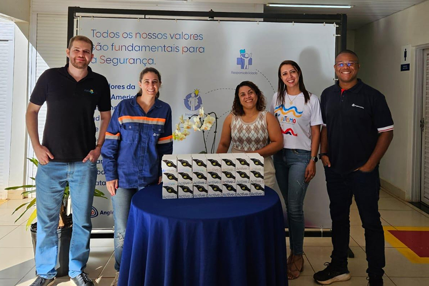 Anglo American doa 170 relógios inteligentes para escolas de Barro Alto e Niquelândia