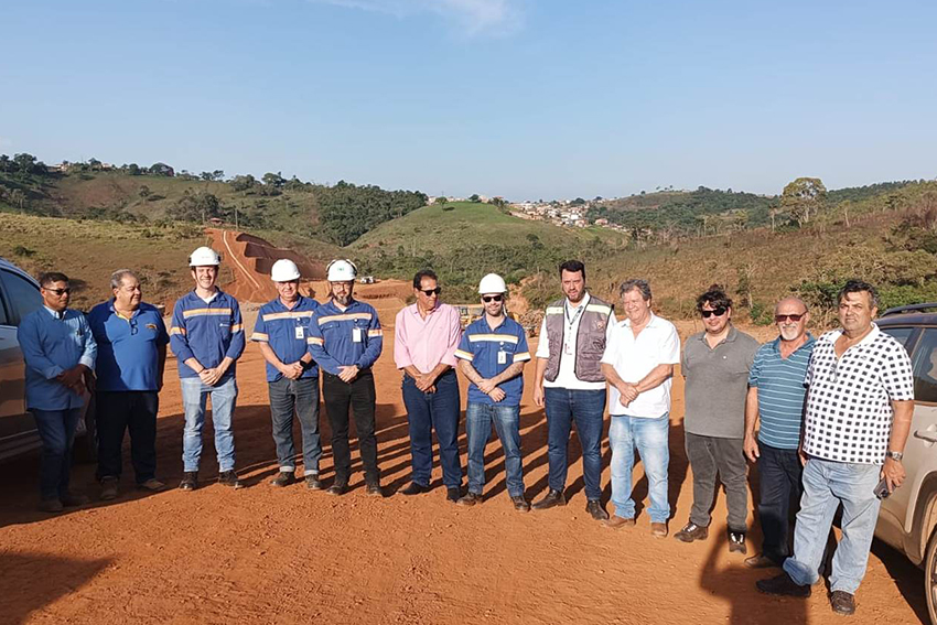 Anglo American, DER-MG e prefeitura acompanham avanço das obras rodoviárias no Serro (MG)