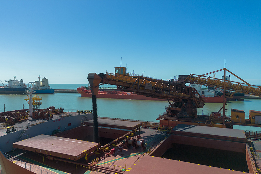 Anglo American e Ferroport atingem marca histórica de 200 milhões de toneladas exportadas no Porto do Açu