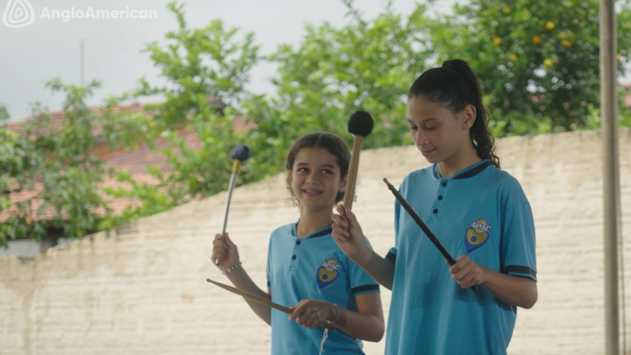 Alveny Leão mostra a força da arte que pulsa e transforma comunidades.